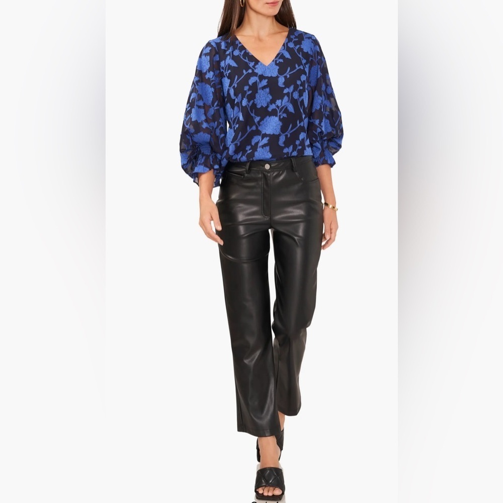 VINCE CAMUTO NWOT Long Sleeve V-Neck Smocked Cuff Floral Top - Size XS - Picture 10 of 11
